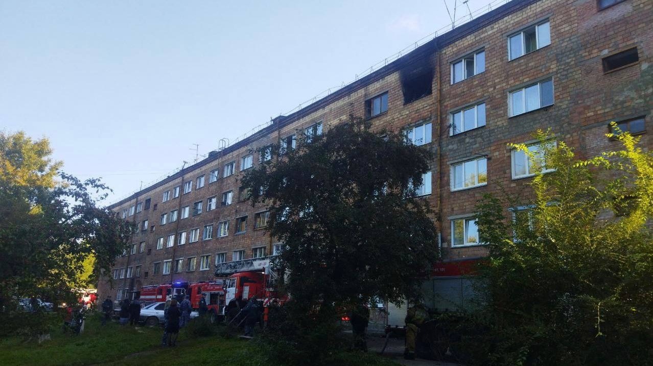 Две женщины погибли во время пожара в красноярском общежитии