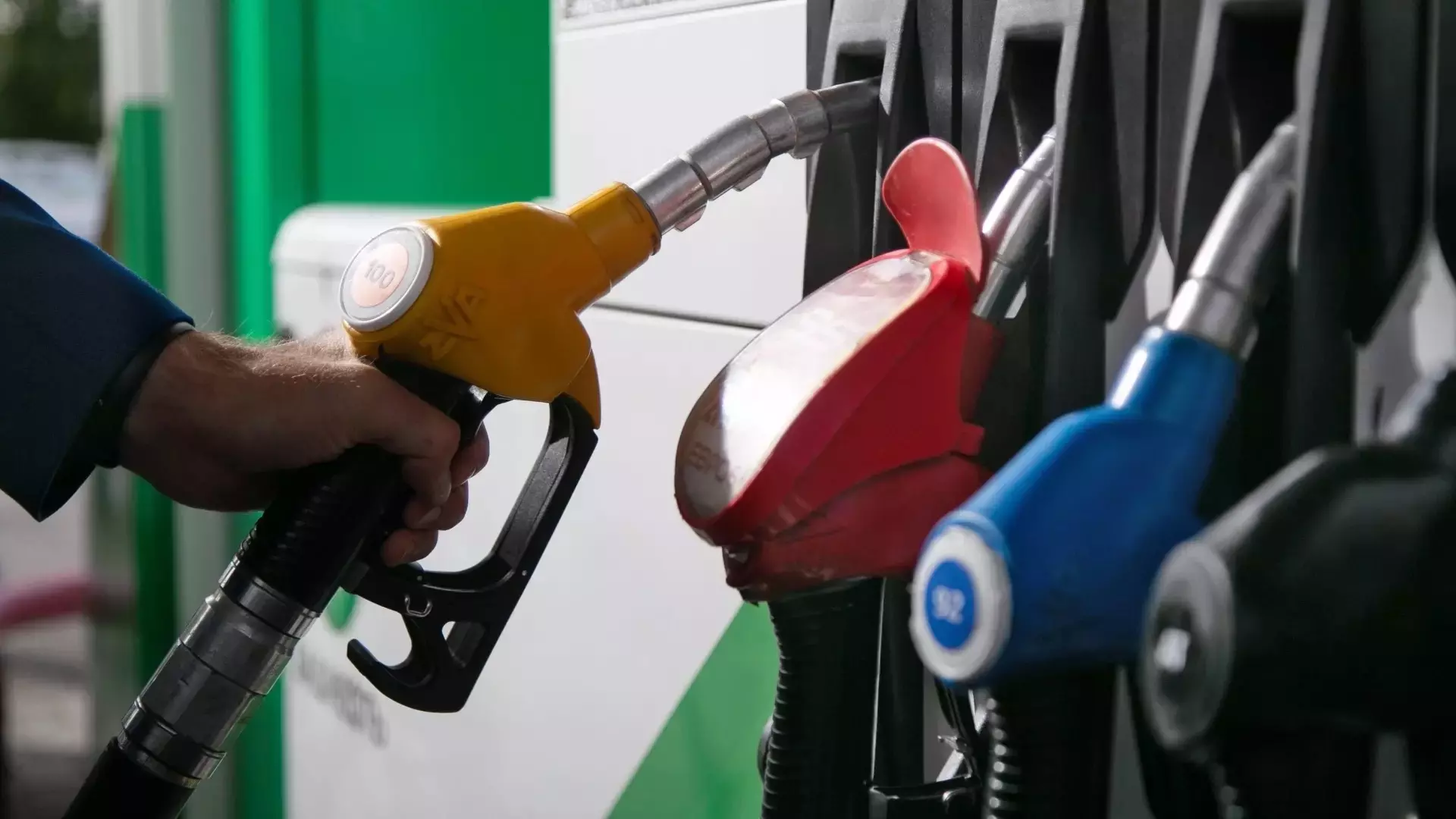 Красноярские заправки снизили цену на бензин всего на несколько копеек