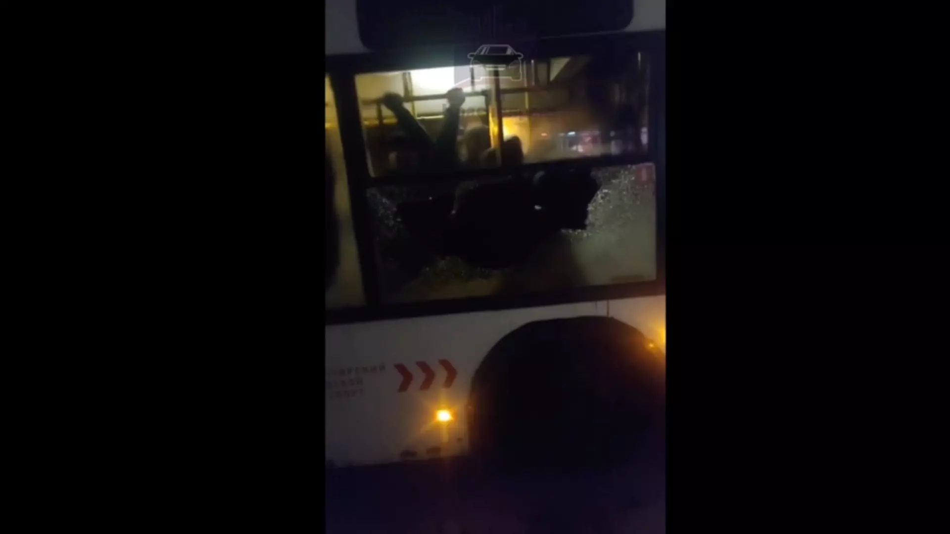 Из-за наплыва пассажиров в красноярском автобусе разбилось окно