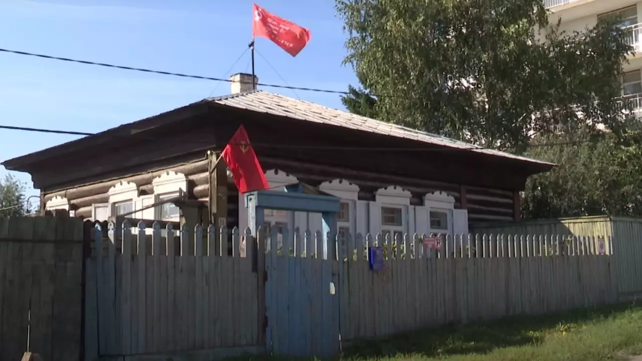 Почему жители Николаевки в Красноярске выбрали советские флаги для протеста