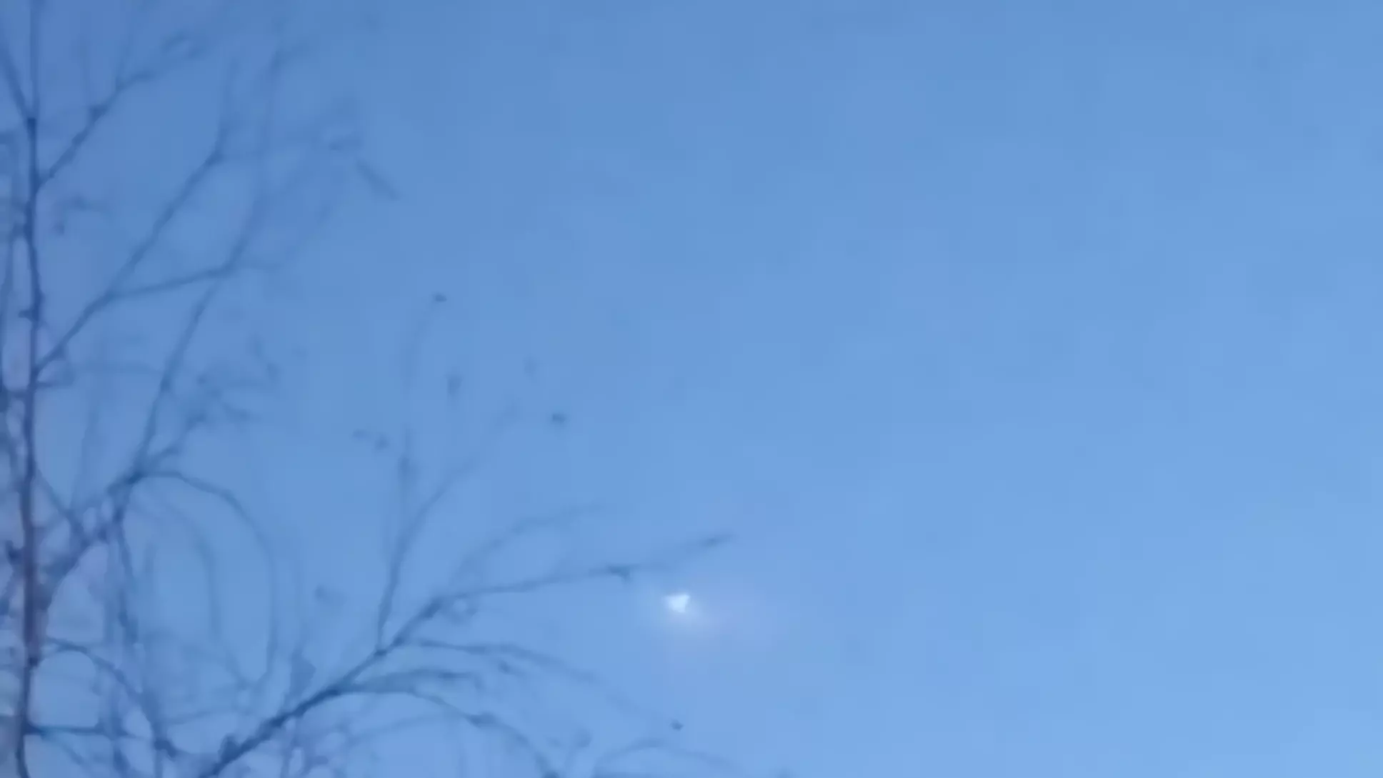 В небе над Минусинском засняли странный светящийся объект