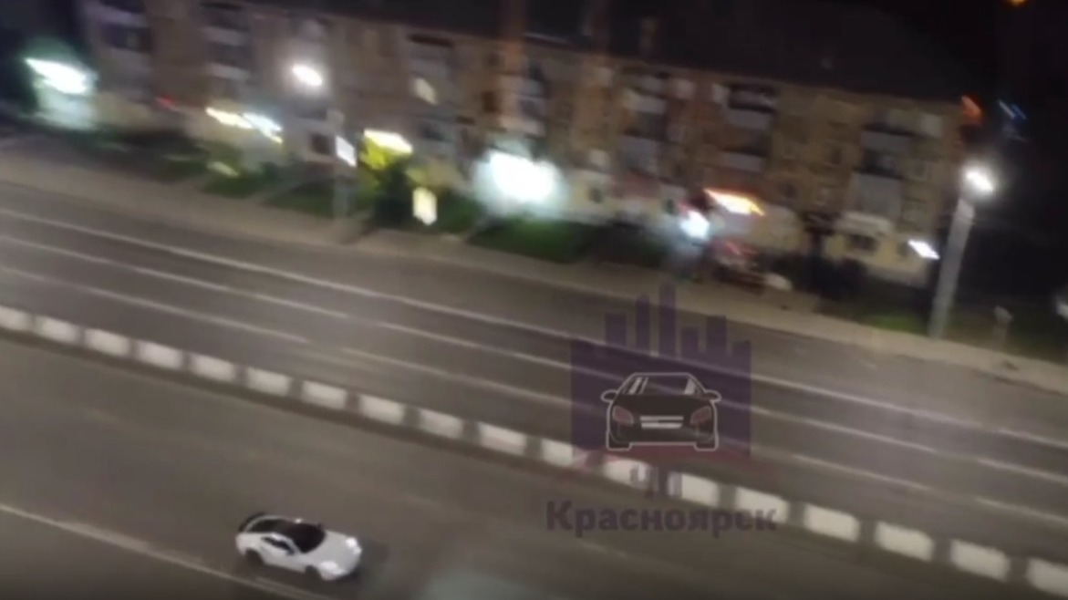 В Красноярске водители «Порше» устроили ночные гонки