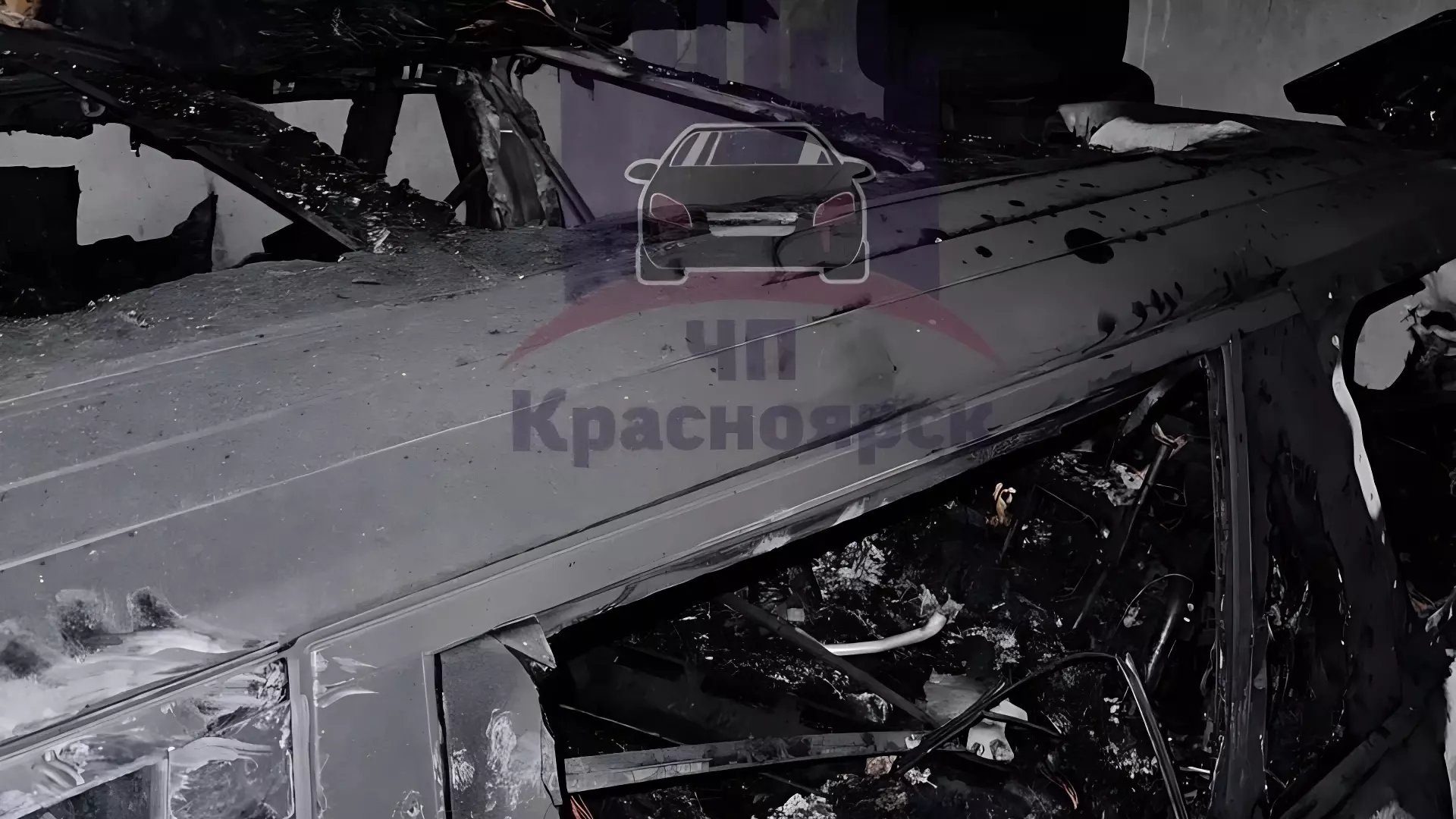 В Красноярске подожгли гараж с автомобилем за 8 миллионов рублей