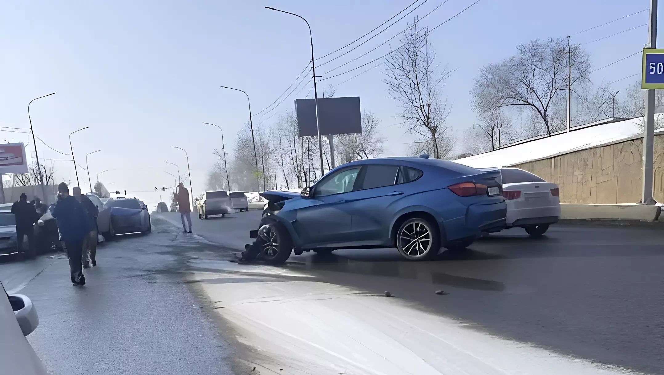 В Красноярске из-за массовой аварии собралась километровая пробка на Свердловской