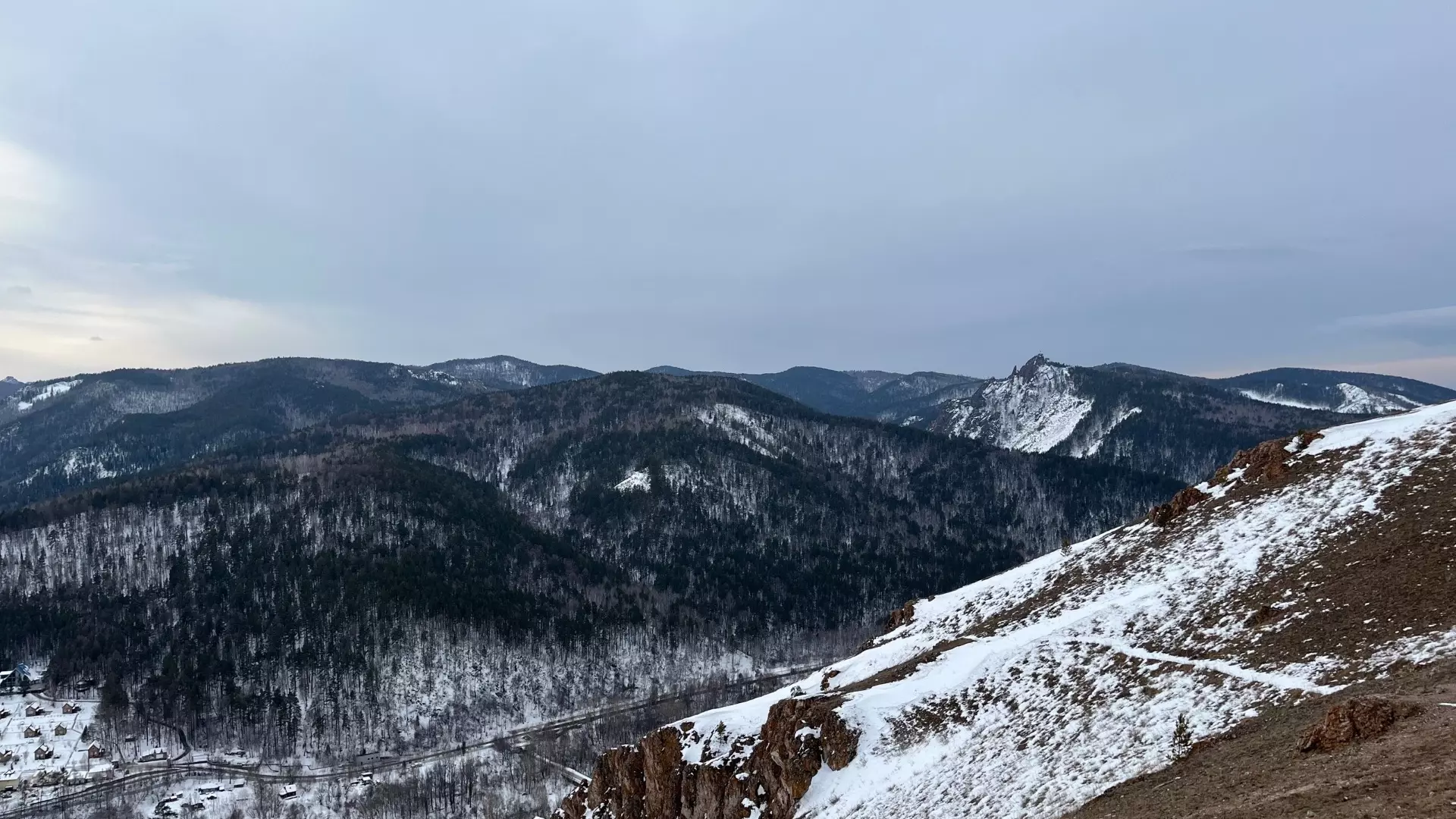 Торгашинский хребет в Красноярске вошел в топ-10 мест для весенних фотосессий
