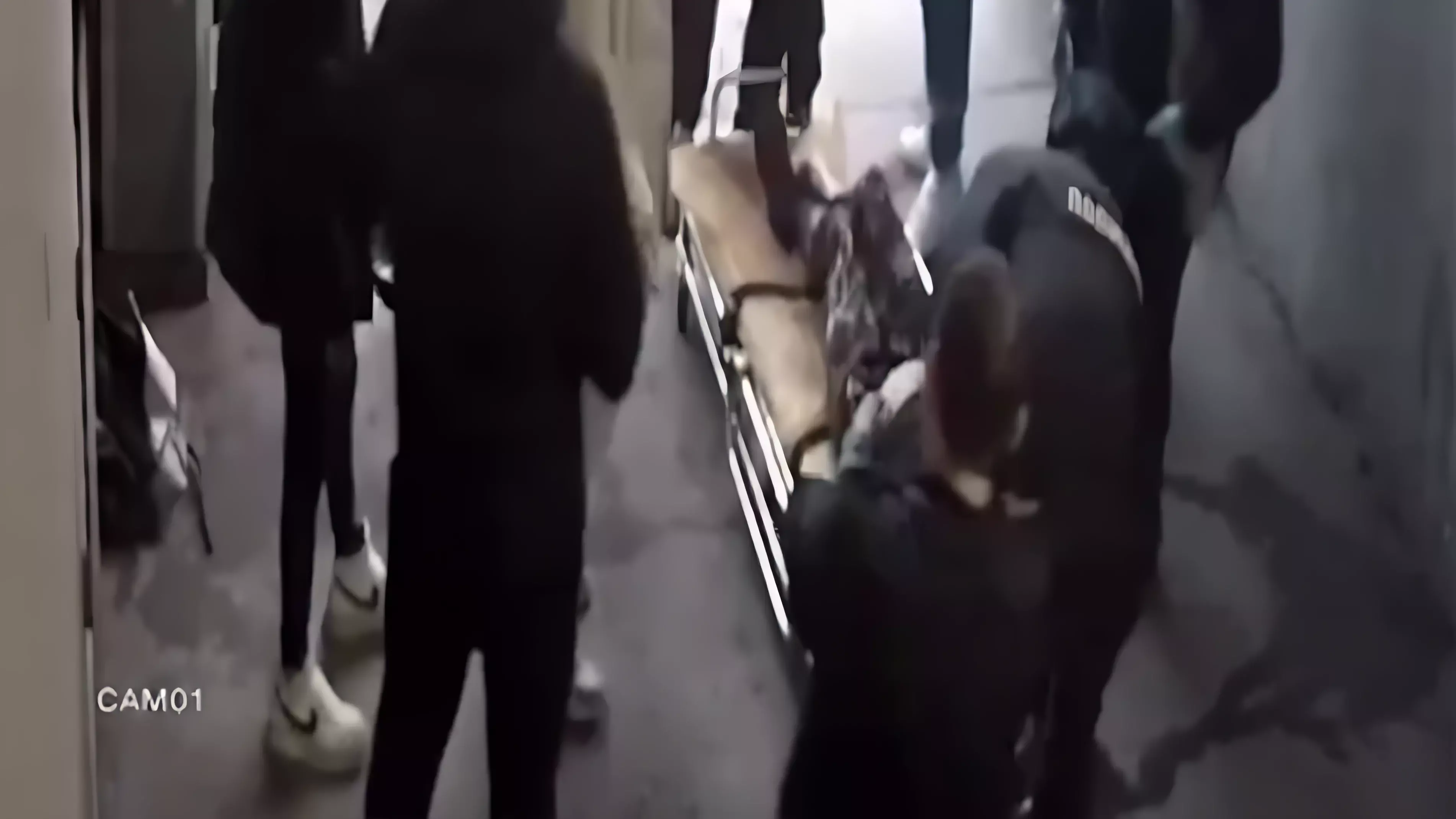 Девушку жестоко избили у скандального бара Hood в центре Красноярска