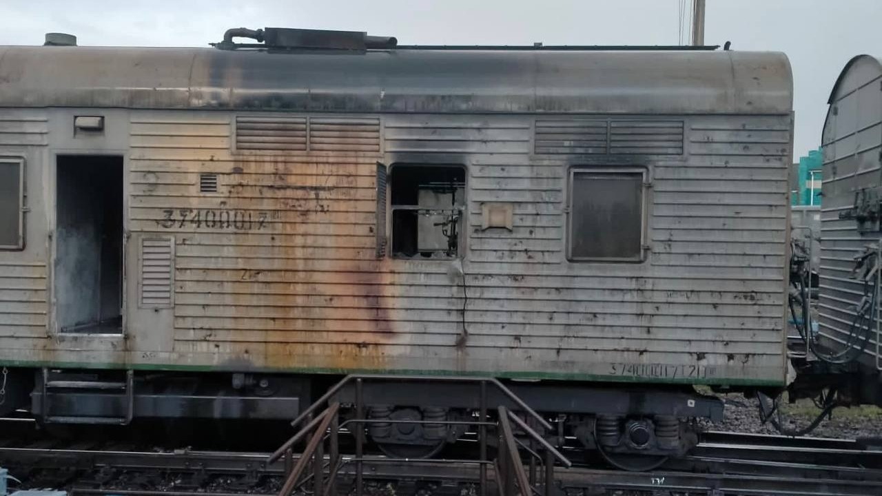 В Красноярске загорелся вагон-холодильник
