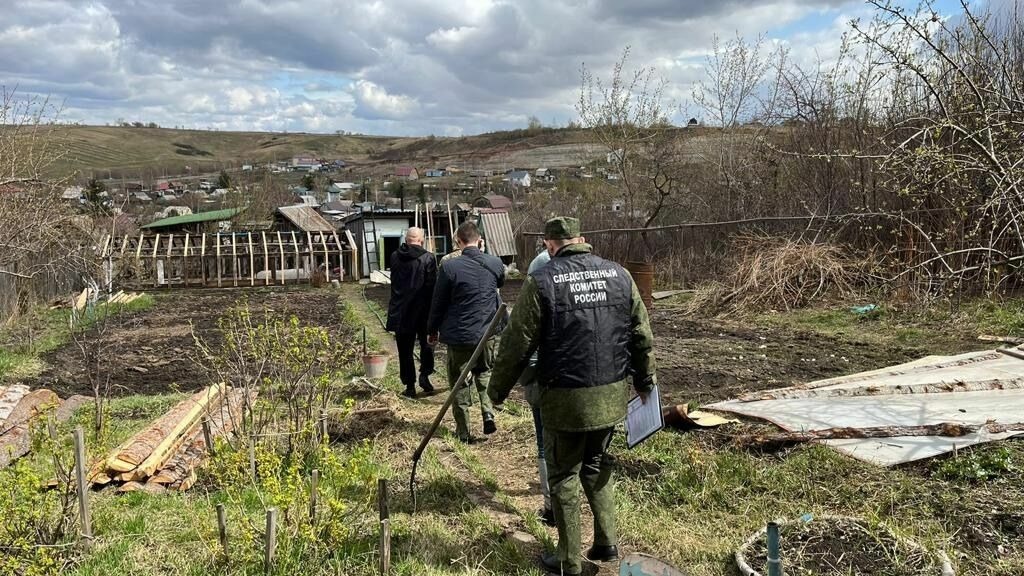 Красноярский полицейский за 150 тысяч рассказал убийце семьи, как того ищут
