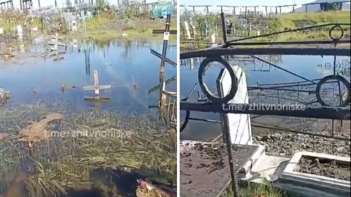 В Норильске затопило могилы на кладбище