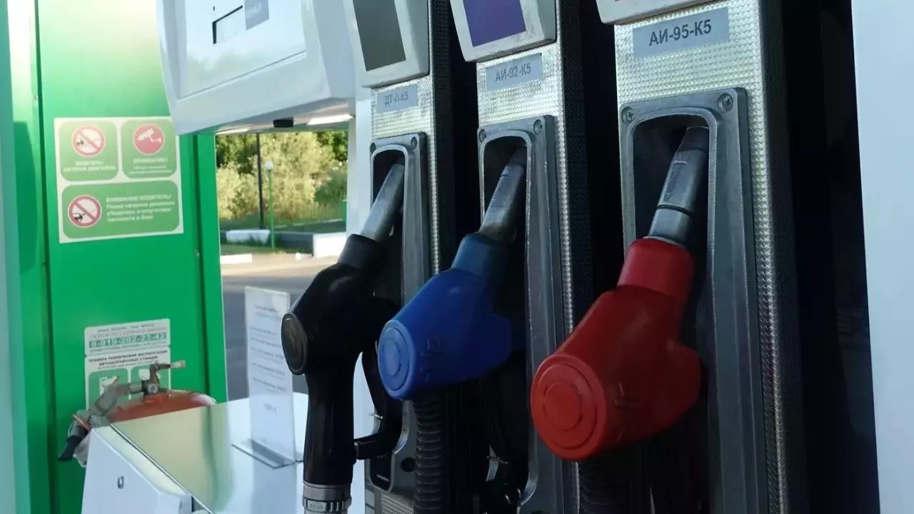 В Красноярске цены на бензин понизили на несколько рублей