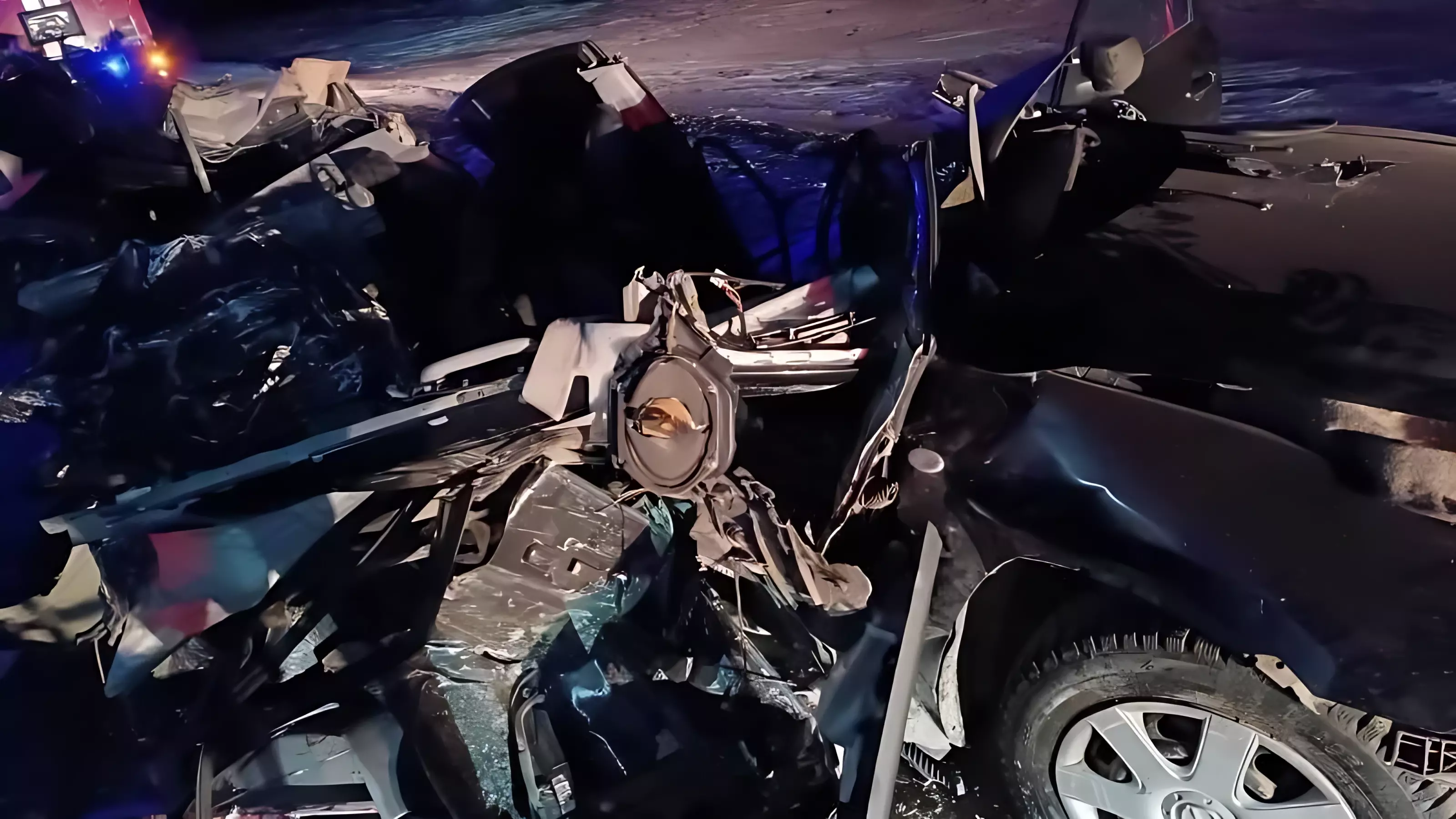 На трассе Красноярского края в аварии погибли водитель и пассажир