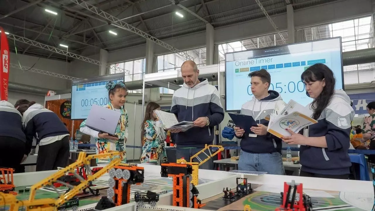 Сотрудники СУЭК выступили экспертами чемпионата по робототехнике в Красноярске