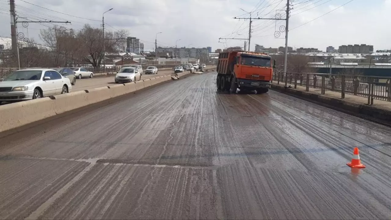 Двое человек пострадали в массовой аварии на Копыловском мосту