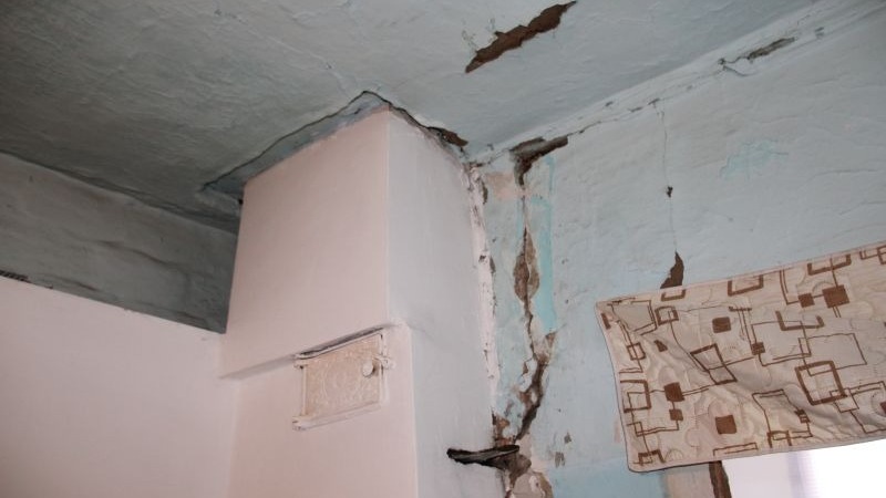 В Красноярском крае семья мобилизованного живет под дырявой крышей