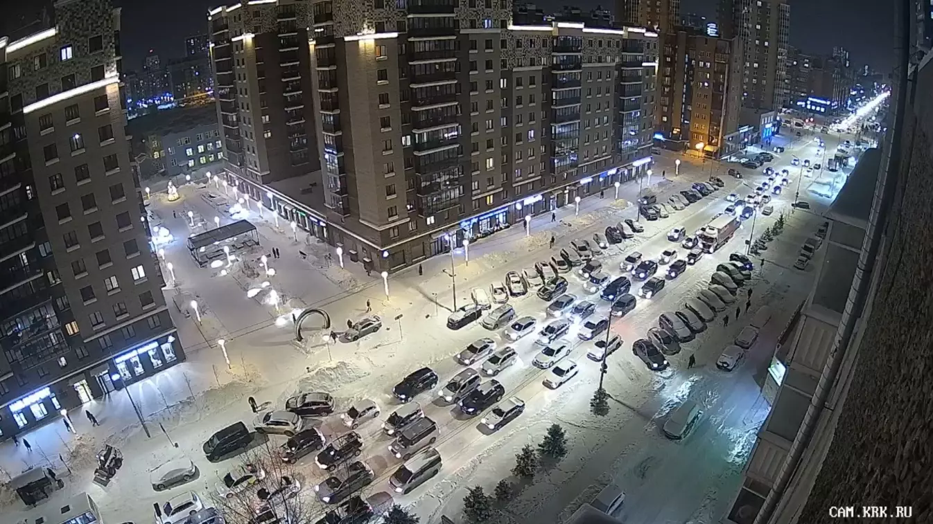 Красноярск стоит в гигантских пробках и авариях