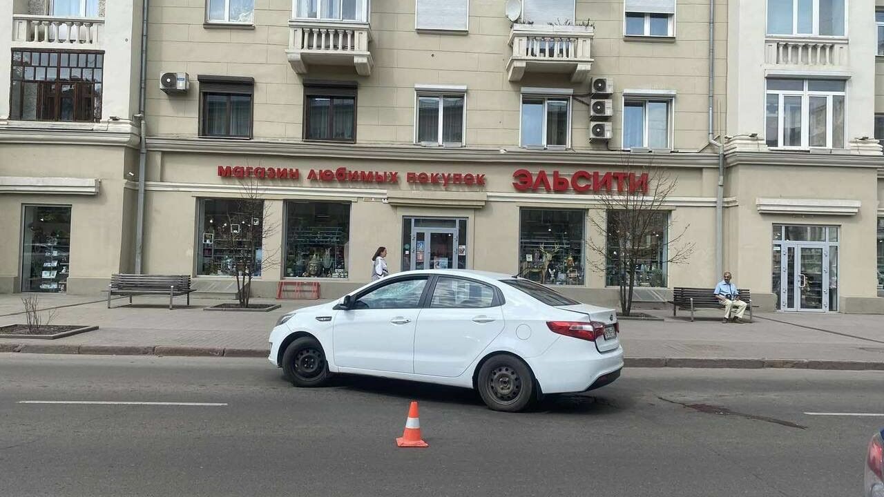 В центре Красноярска мужчину дважды переехала машина