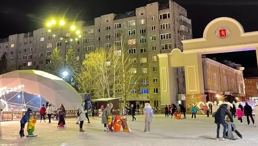 В Красноярске в новогоднюю ночь будет работать каток на площади Мира