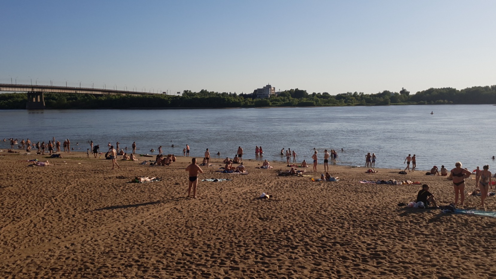 В Красноярском крае женщина купалась на нелегальном пляже и едва не утонула