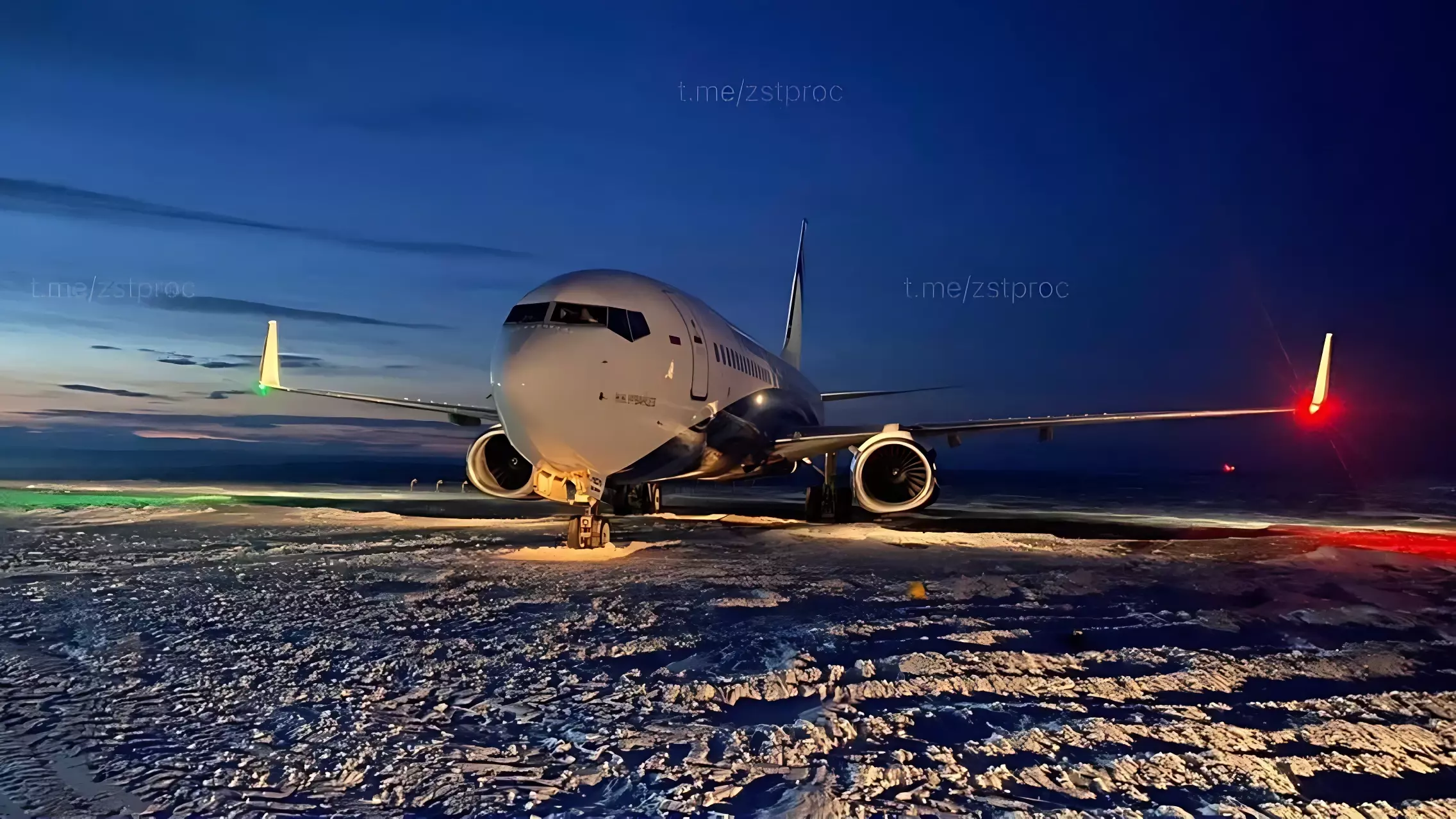 В Норильске пассажирский самолет выкатился за пределы взлетно-посадочной полосы