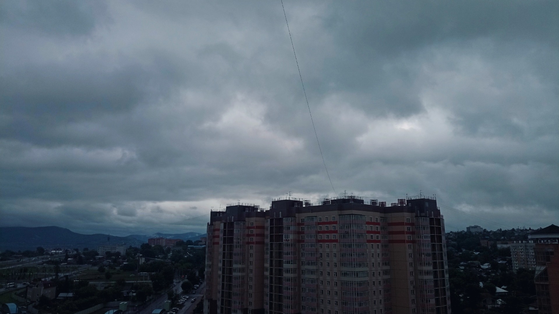 В Красноярск идут гроза и сильный ветер
