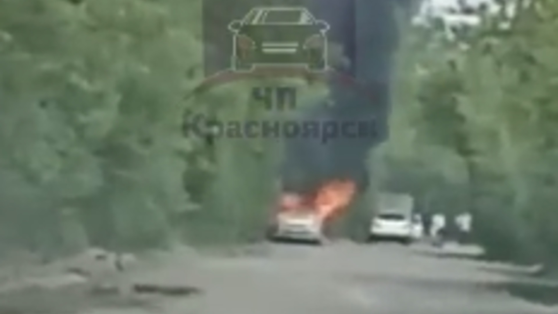 В Красноярске сгорел автомобиль вместе с водителем