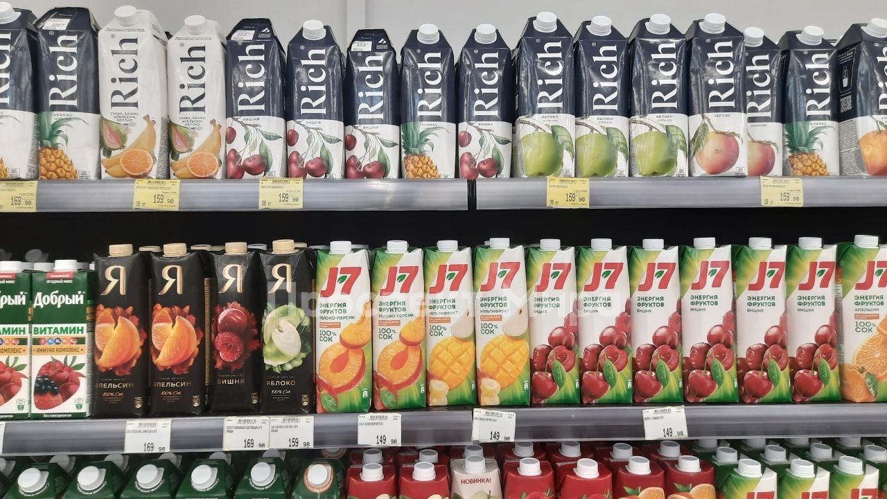 Цены на соки и газировки в супермаркете «Красный Яр»