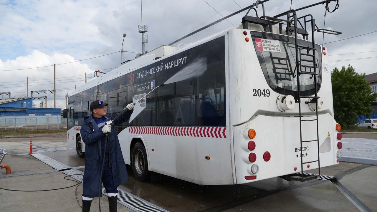 В Красноярске появилась специальная мойка для автобусов