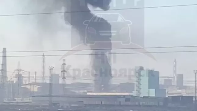 На территории КрАЗа вспыхнул пожар