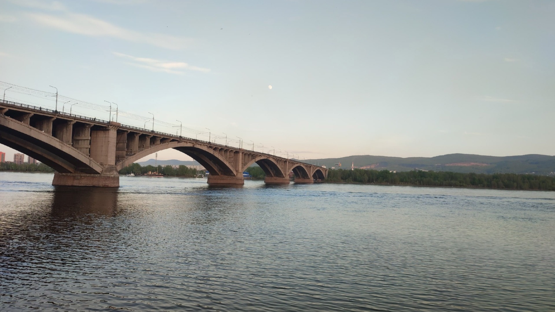 В Красноярске обследуют Коммунальный мост