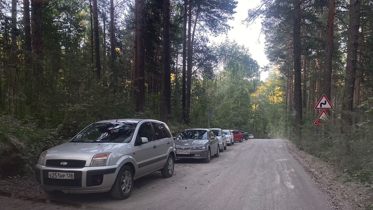 Красноярский фотограф осудил водителей, игнорирующих парковку в «Серебряному логе»