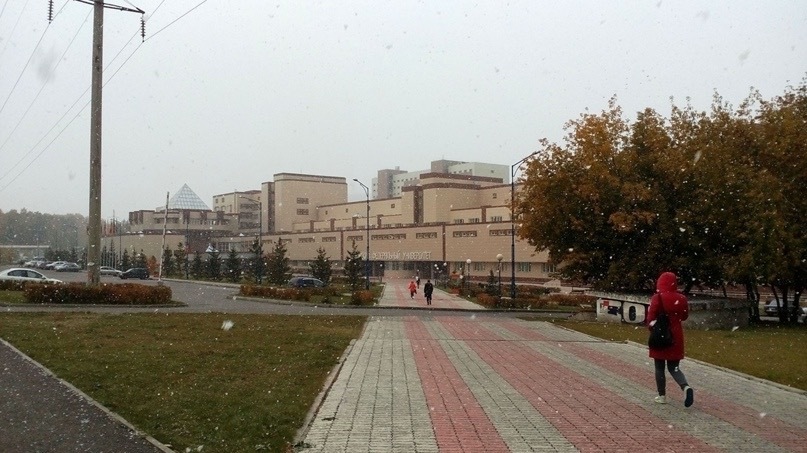 В Красноярске студентов СФУ вывели из корпуса из-за странного запаха