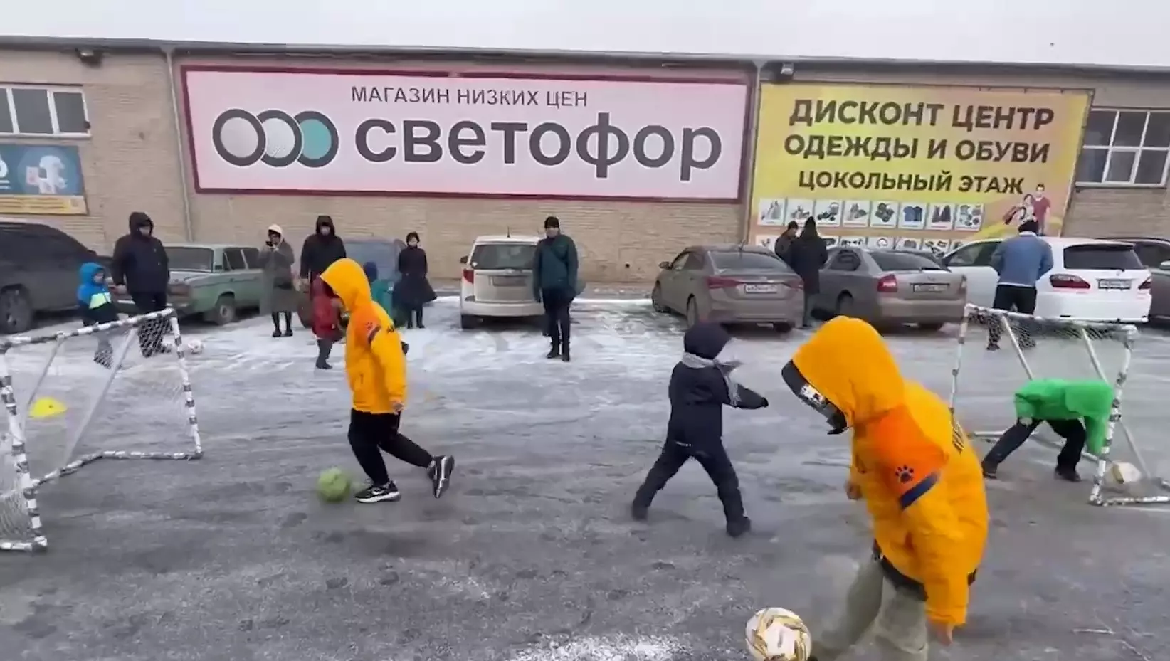 В Красноярске сотни юных спортсменов остались без помещения из-за стройки ЖК