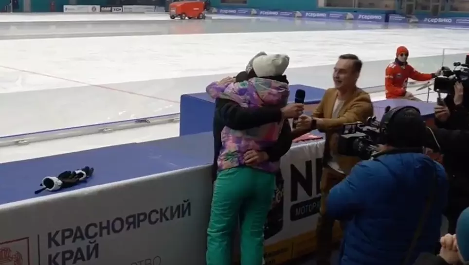 Красноярский болельщик сделал предложение своей девушке на матче ХК «Енисей»