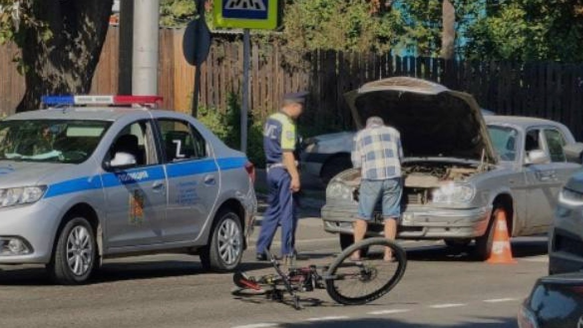 В Красноярске из-за ДТП с велосипедистом в пробке стоят три улицы