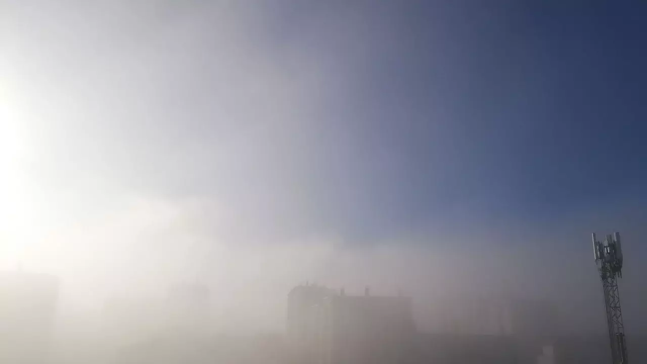 Синоптик рассказал, почему в Красноярске не рассеивается туман