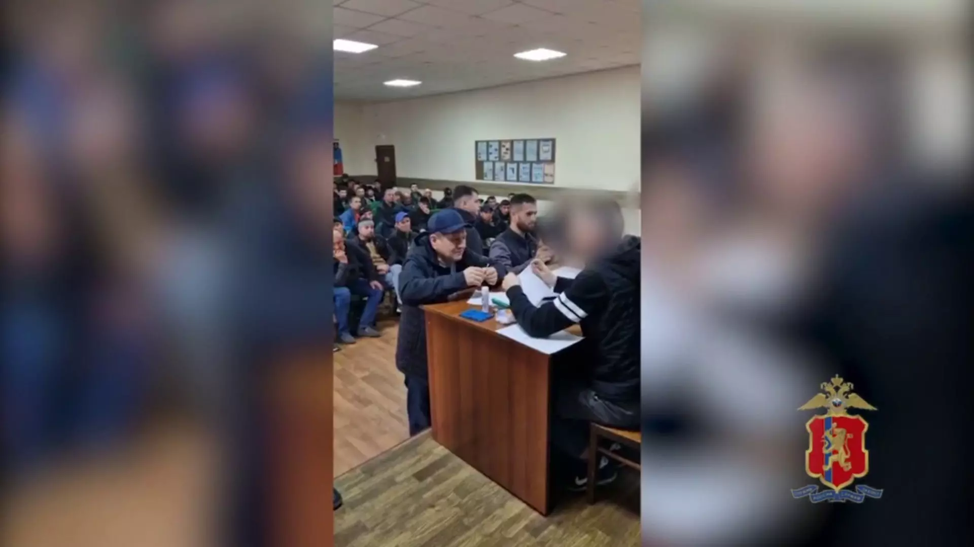В Красноярске задержали 135 мигрантов на рейде по рынку